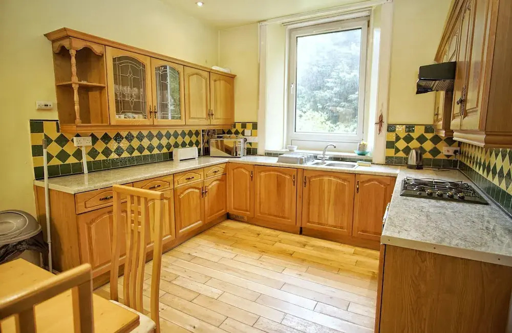 Spacious 2 Bedroom Flat, Leith Walk