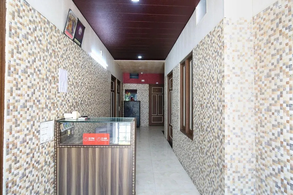 Oyo 19739 Royal Hotel And Restaurant