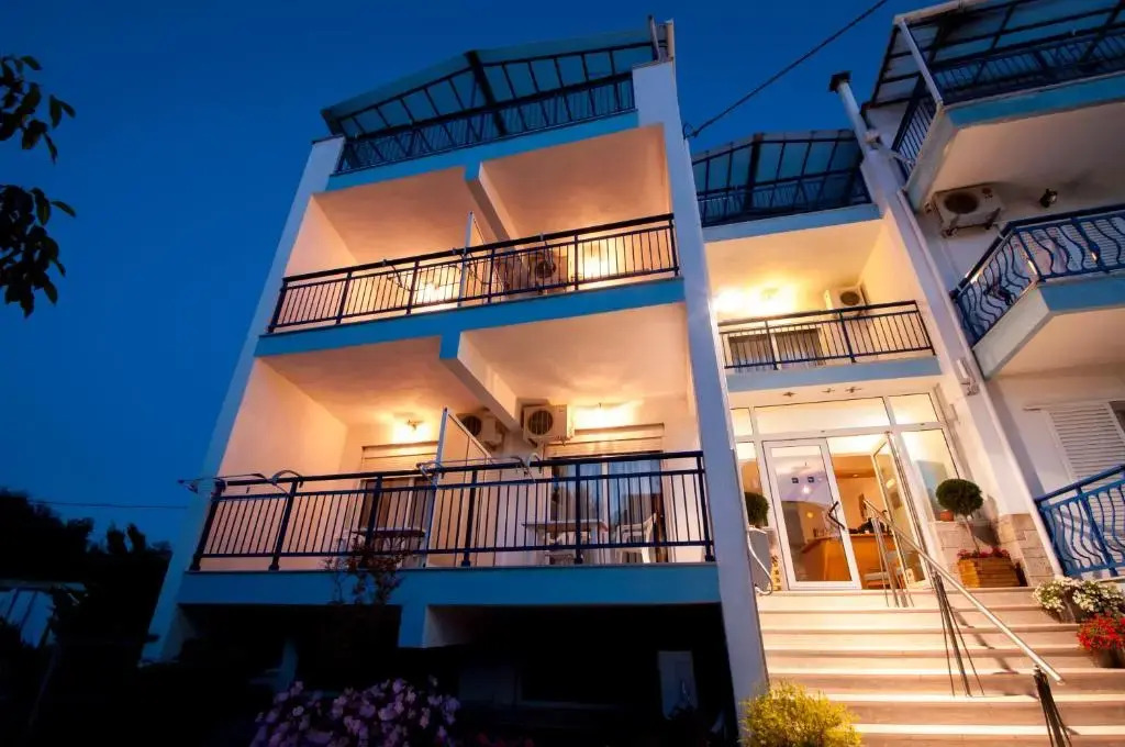 ANNA MARIA Studios