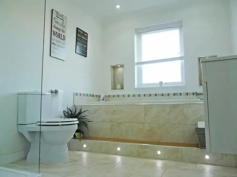 Langley Cottage with patio, spacious rooms - part of Langley Serviced Apartments several properties in Wick