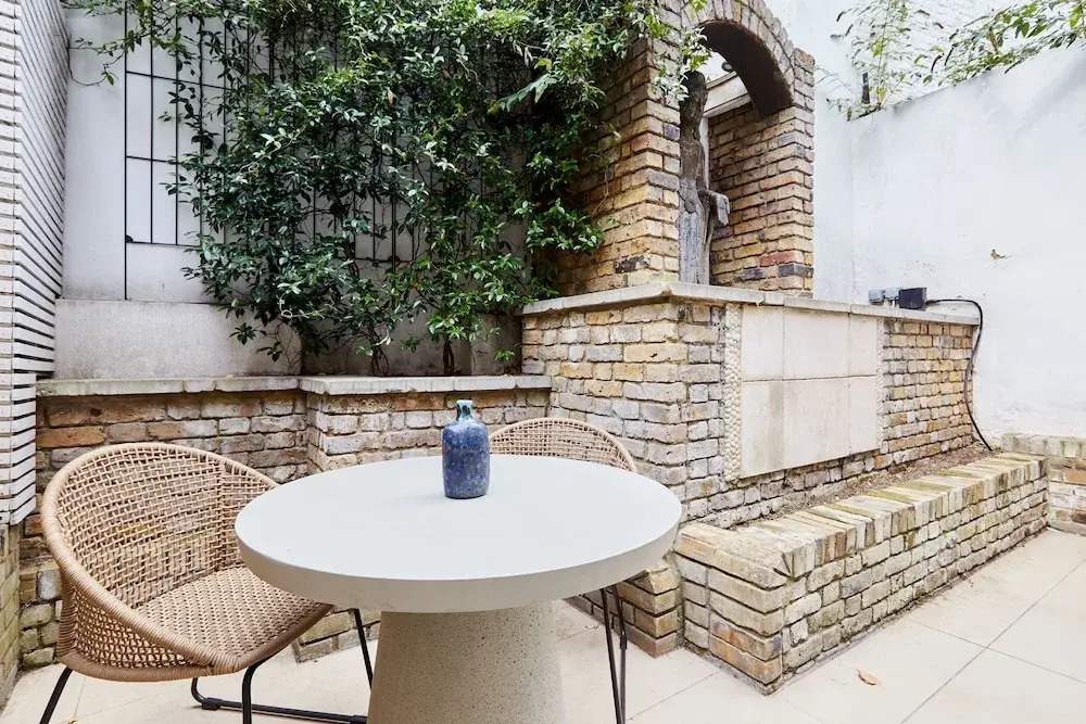 Stunning Knightsbridge Suites by Sonder
