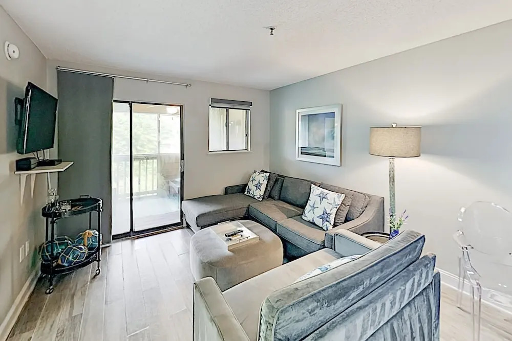 New Listing! Serene 2 Br W/ 3 Pools! 2 Bedroom Condo
