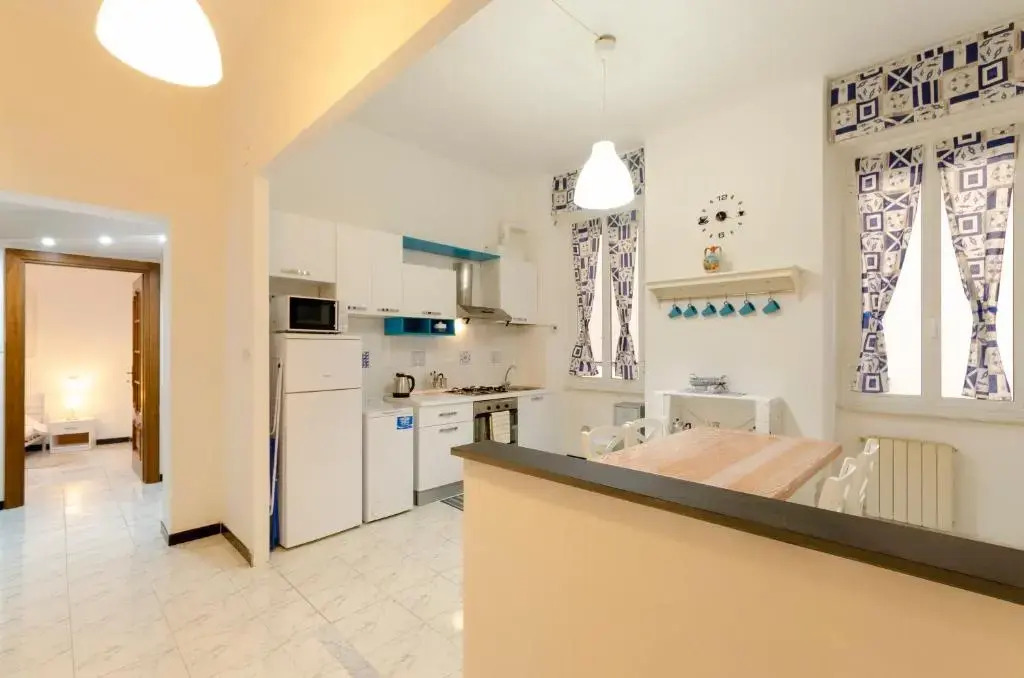 ALTIDO Charming Apt for 4 in Historical Centre of Genoa