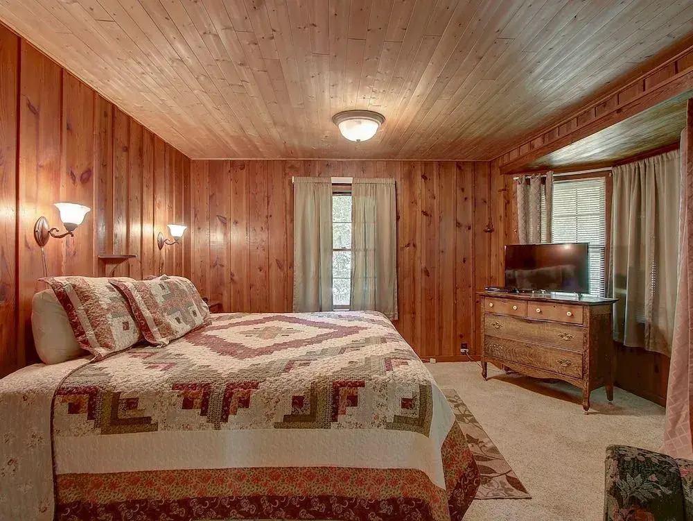 Bear Creek Haven 1 Bedroom 1 Bathroom Chalet