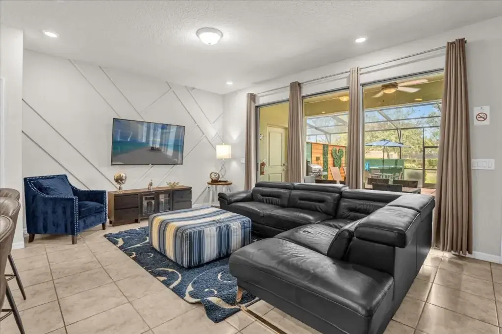 5 Bedrooms 4 Bathrooms Solterra 4618 Td