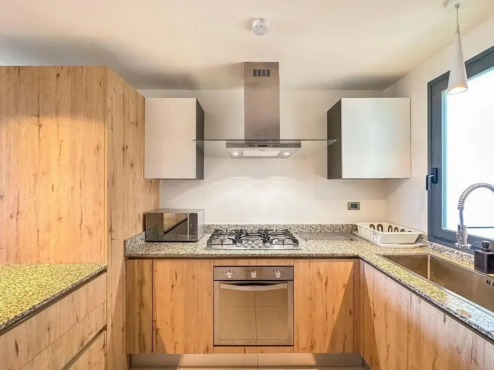 Modern Luxury Condo Close to the Beach