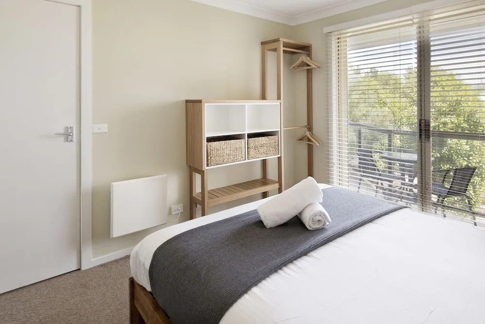 Caribou 3 - Modern & spacious with views over Lake Jindabyne