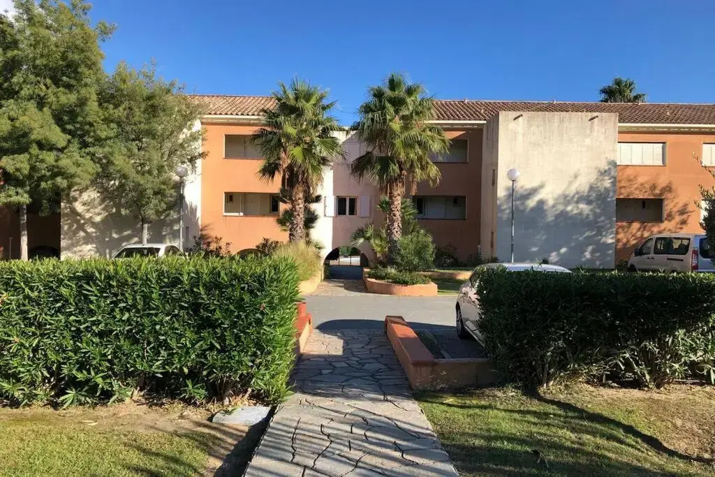 Appartement les pieds dans l'eau 300 m plage - 2 piscines