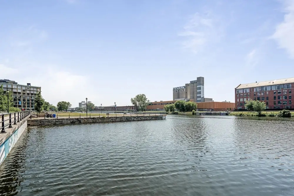 Beautiful Griffintown Suites by Sonder