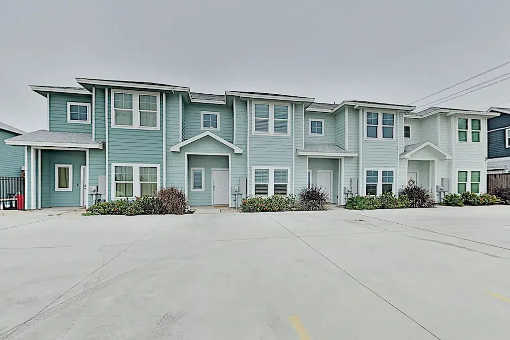 Brand-new Townhome W/ Pool - Steps To The Beach 4 Bedroom Condo