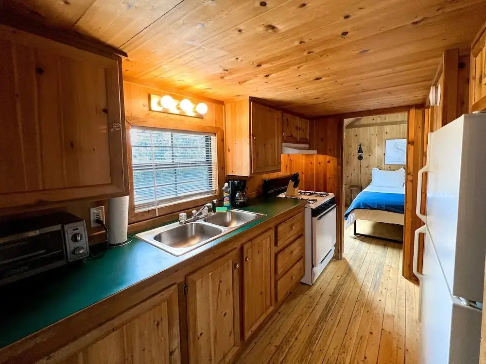 Cedar Creek Lodging & RV Park