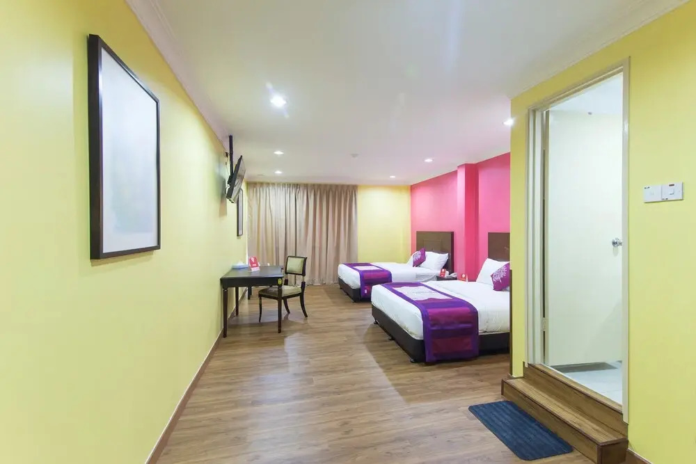 OYO 308 Hotel Sunjoy 9