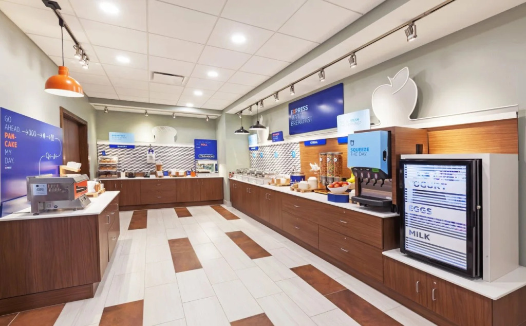 Holiday Inn Express & Suites - Lenexa - Overland Park Area by IHG