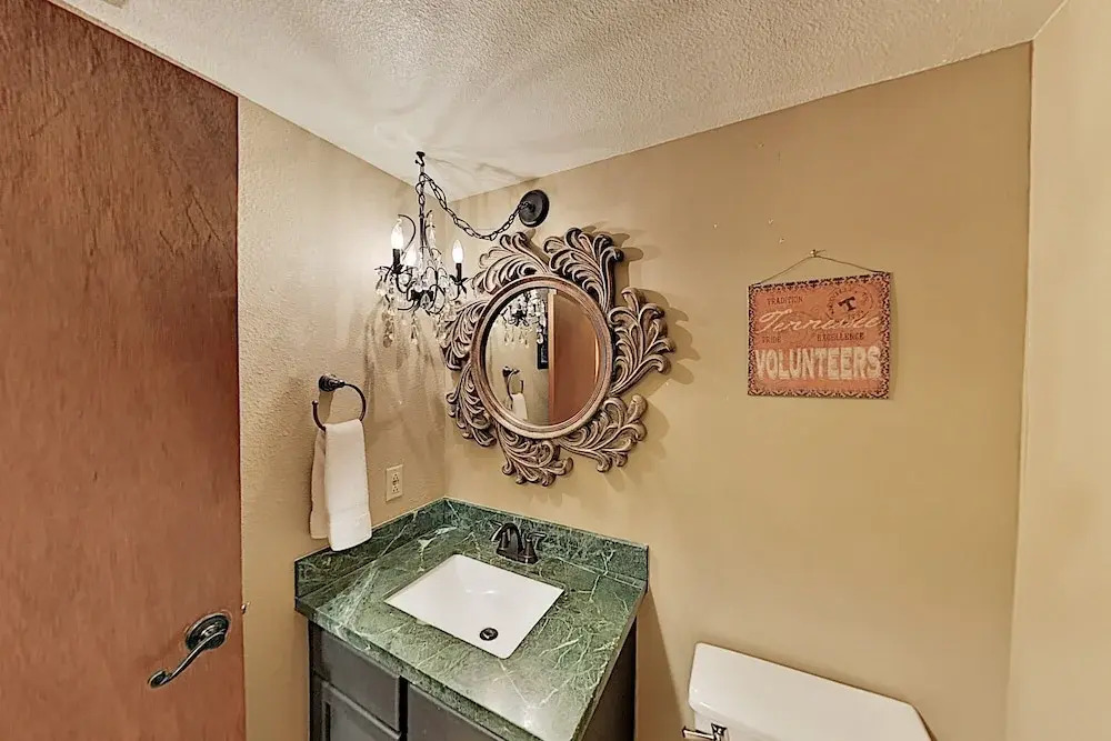 Lavish W/ Hot Tub, Game Room - Near Skiing 4 Bedroom Home