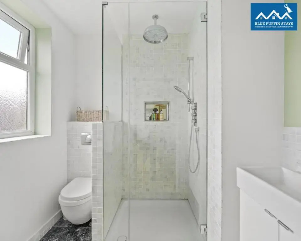 4 Bed Luxury Design House By Blue Puffin Stays with Hot tub, Foosball & Parking