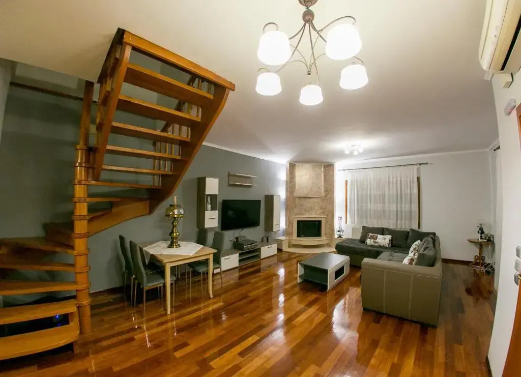 Vier Luxury House