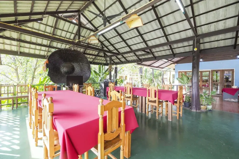 Saensukkho Hotel Resort