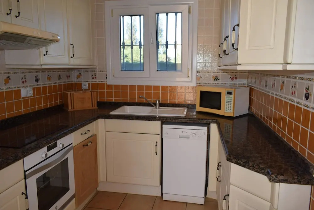 Ch1900 in Oliva With 4 Bedrooms and 3 Bathrooms
