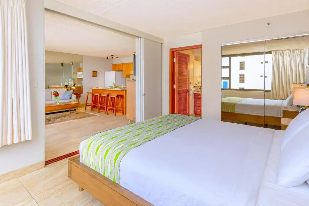 35th Floor Condo with Ocean Views, Parking, WiFi, AC - Short Walk to Beach!