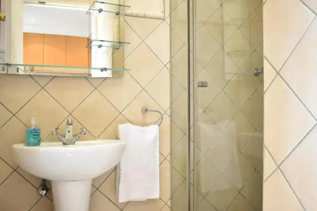 Lea's Furnished Apartments - Lofts at Loftus