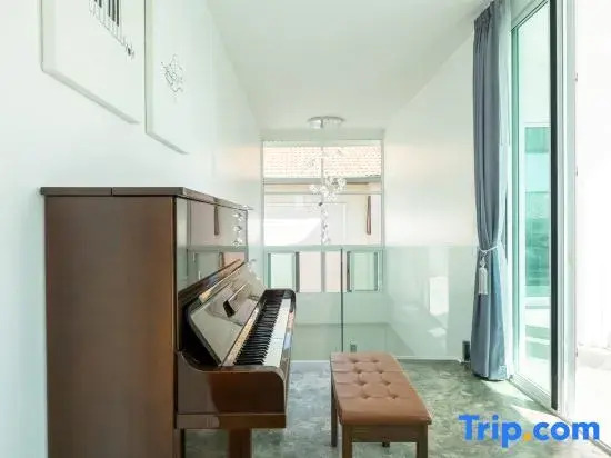 White Pool Villa Chiangmai