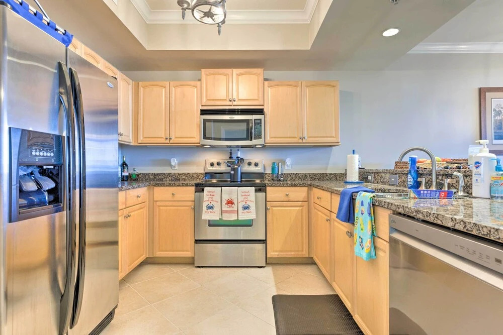 Sunny First-floor Condo w/ Ocean-view Balcony!