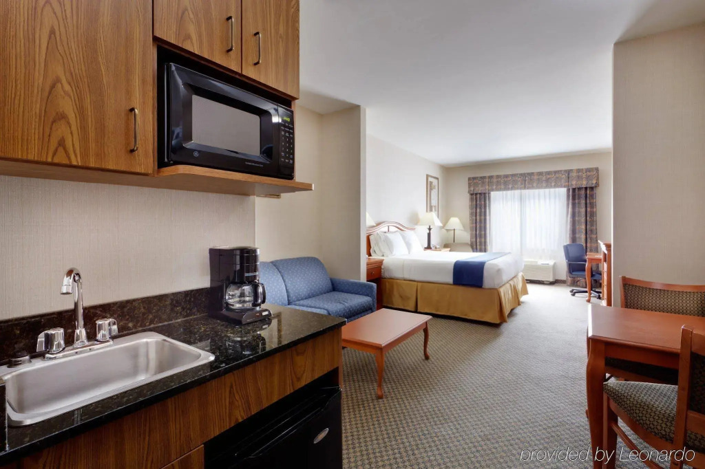 Holiday Inn Express Rochester-Victor by IHG