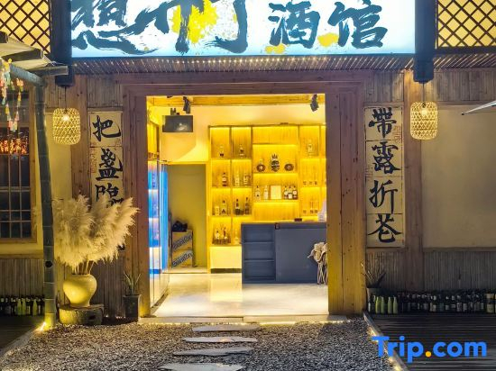 Yuezhu｜Peak Clouds & Arcadian Courtyard.Avatar Mountains ,3-min walk to the  Zhangjiajie Forest Park