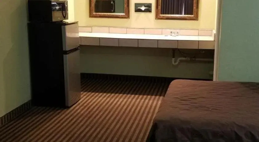 Frontier Motel