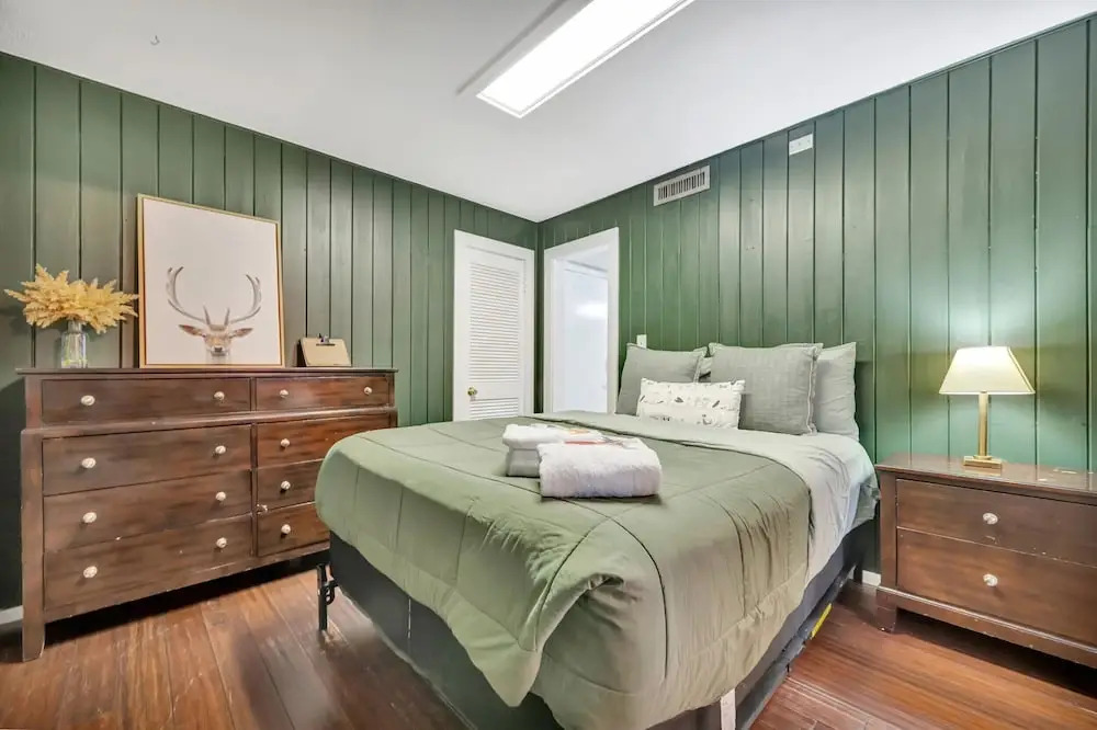 Swann Ave House 4B 3B Sleeps 10 Near Hyde Park