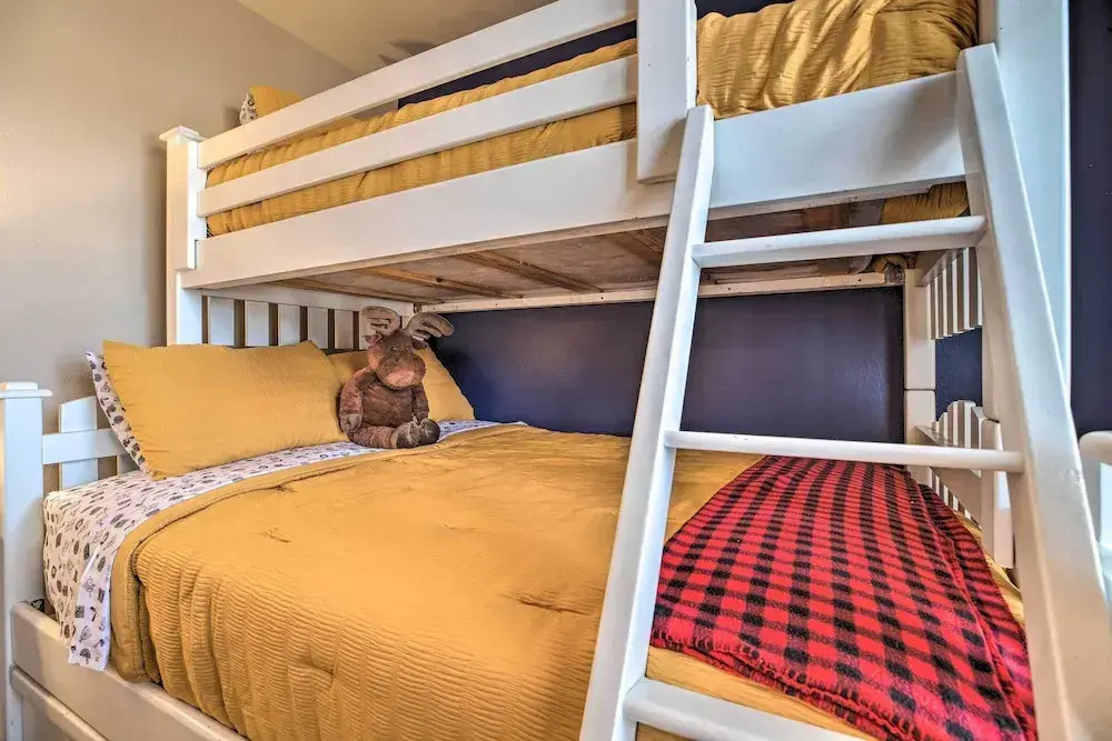 Cozy Family Condo in Mammoth Lakes w/ Balcony