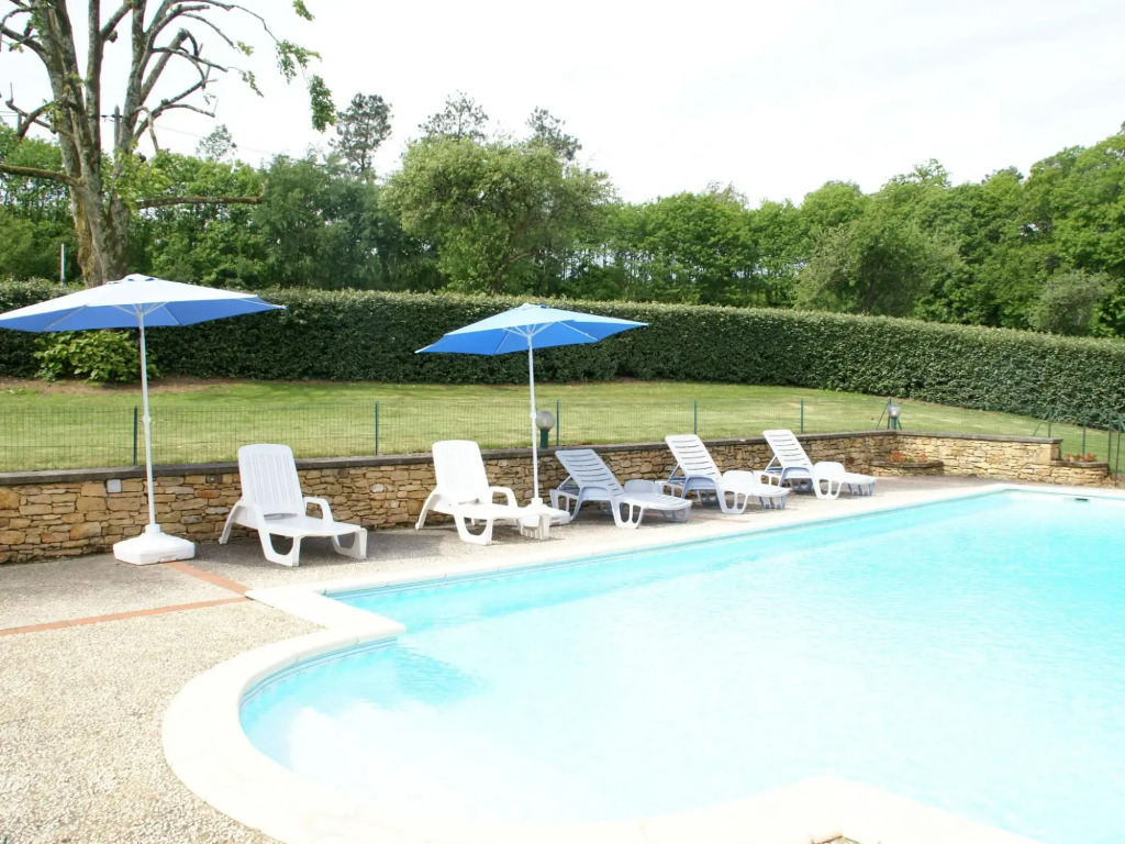 Spacious Holiday Home in Besse With Swimming Pool