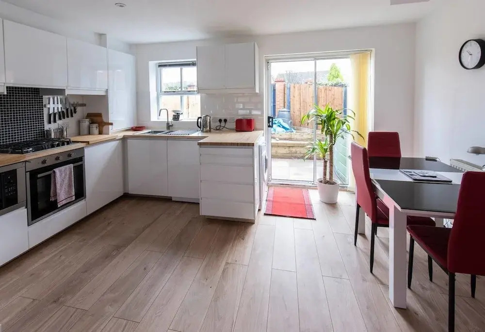 Sleek & Stylish 2BD Home w/ Office/studio