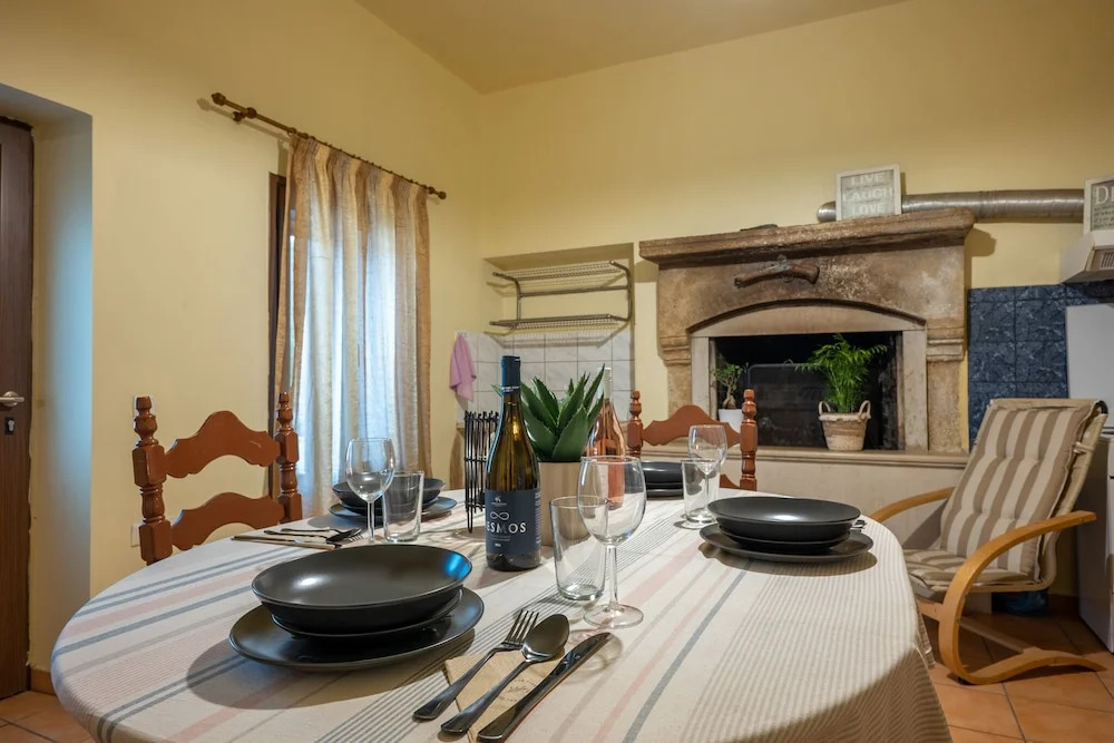 Walnut tree Villa Ano Archanes-10km from Heraklion