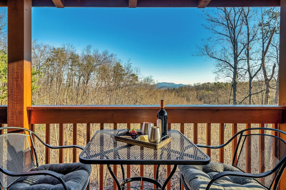Total Privacy + Stunning Views in Smoky Mountains!