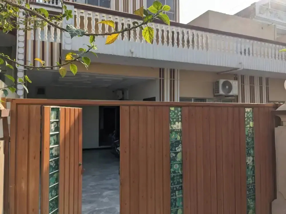 Decent Lodge Guest House