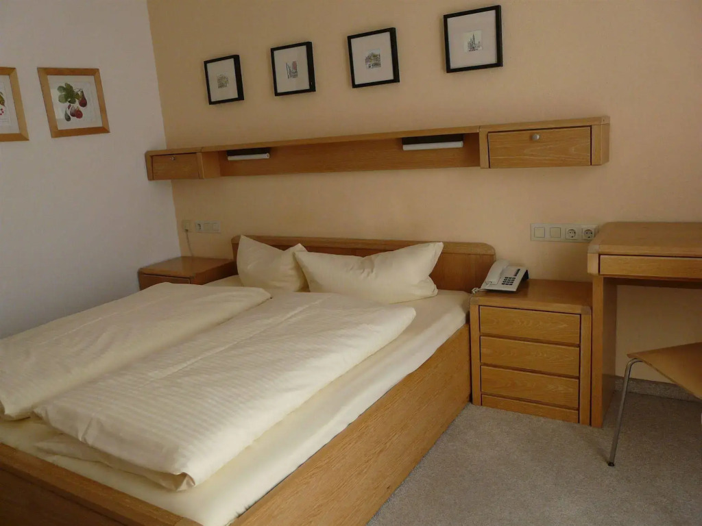 Hotel Roter Hahn - Bed & Breakfast