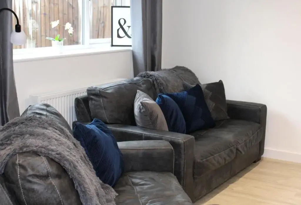 Low Cost, 4 Bed with Parking & Large Garden 08