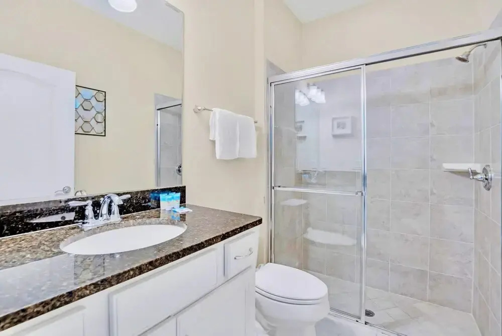 8BR Home w Private Pool Hot Tub Netflix
