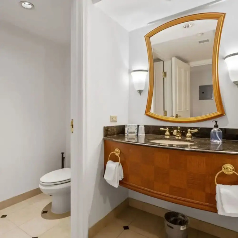 Cozysuites at Showboat Best 2br3ba Condo in Town