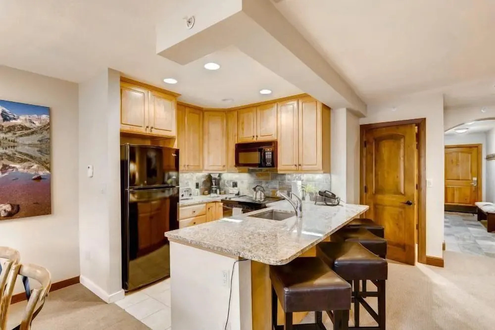 Vail Lion Square 550S