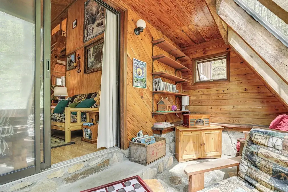 Unwind By Fire! Creekside Whittier Cabin w/ Deck