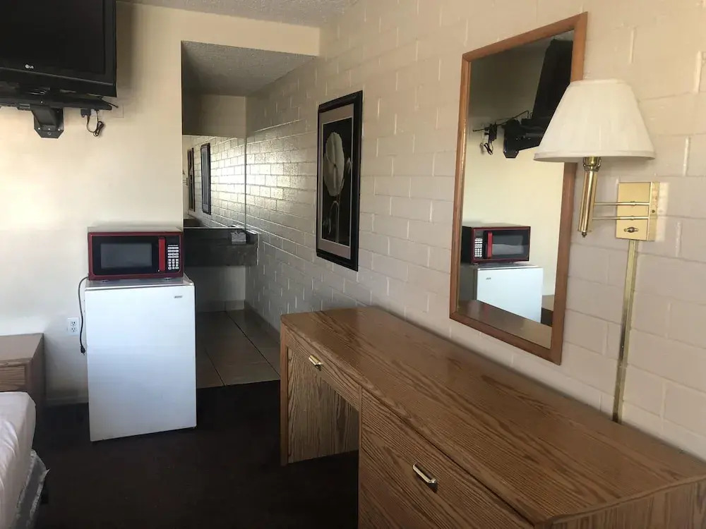 Lazy 8 Motel