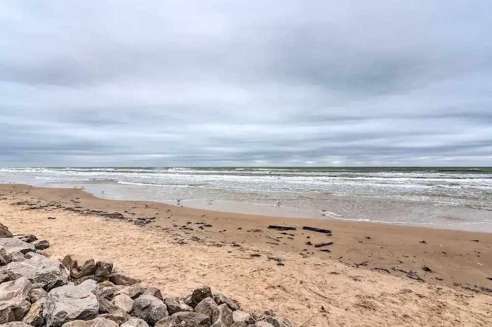 1 Block to Surfside Beach: Home w/ Deck!
