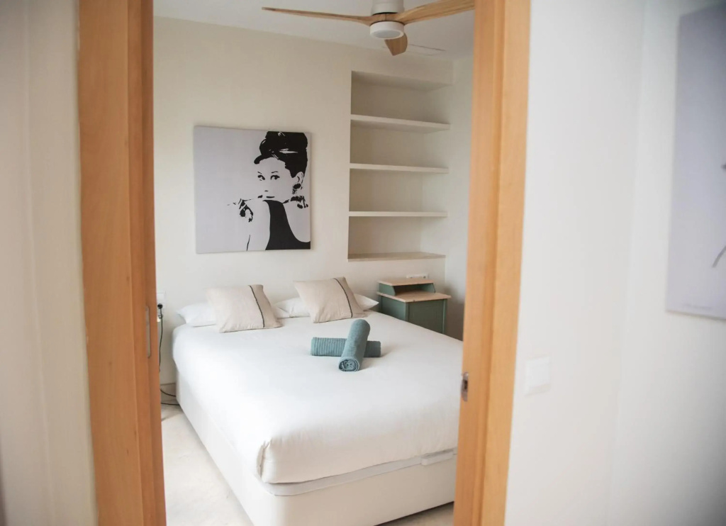 Charming 2 Bedroom Apartment with Private Roof-Top in the Heart of Seville