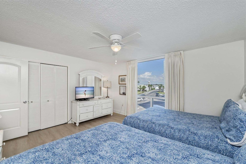 Shoreline Towers 2036 3 Bedroom Condo