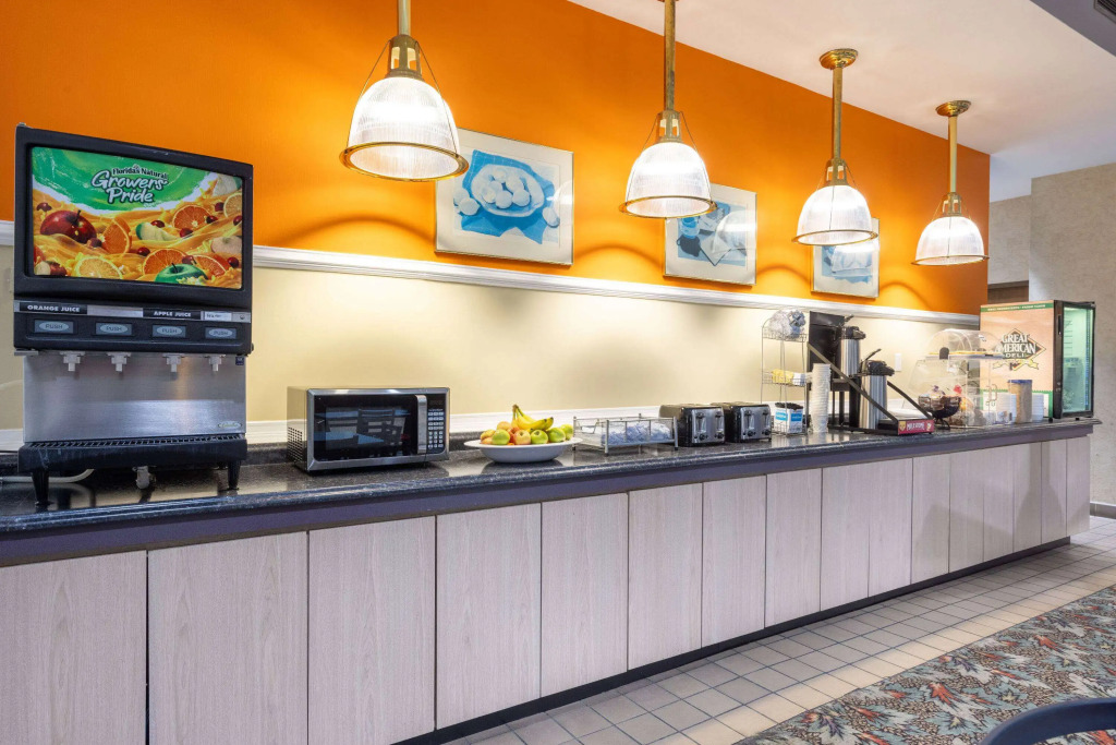 Howard Johnson by Wyndham Salem Hotel & Conference Center