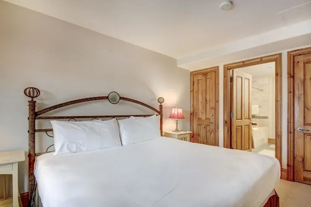 1BR Plus Den, Heart of Beaver Creek Village