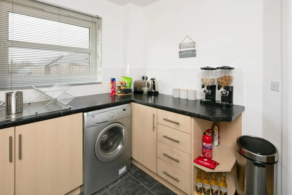 Birmingham Solihull, Short Stay Contractors HS2 NHS Medical Students Modern 2 Bed 2 Bathroom Apartment Dedicated Parking Close to NEC Coleshill