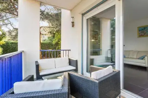 Breathtaking 2br with terrace close to beaches